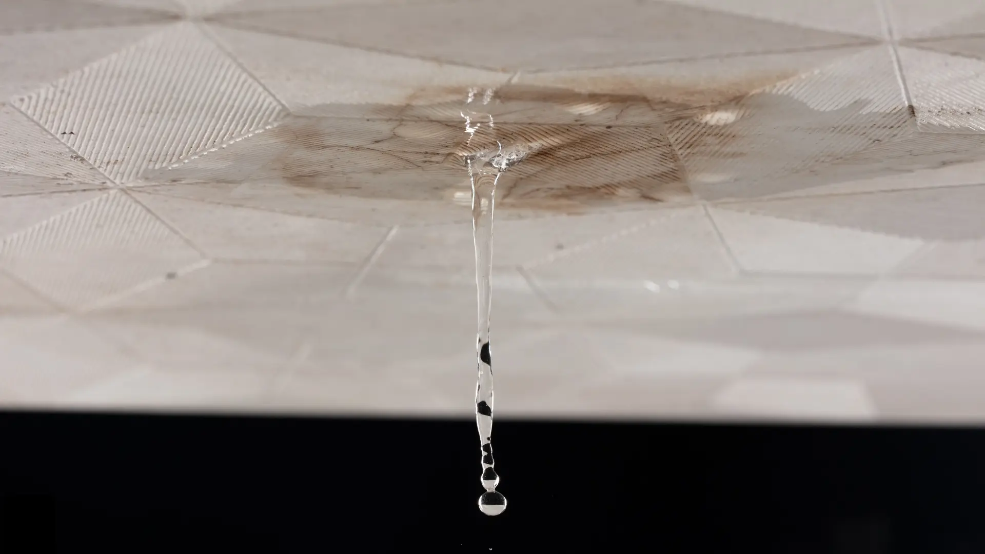 突然滴漏水